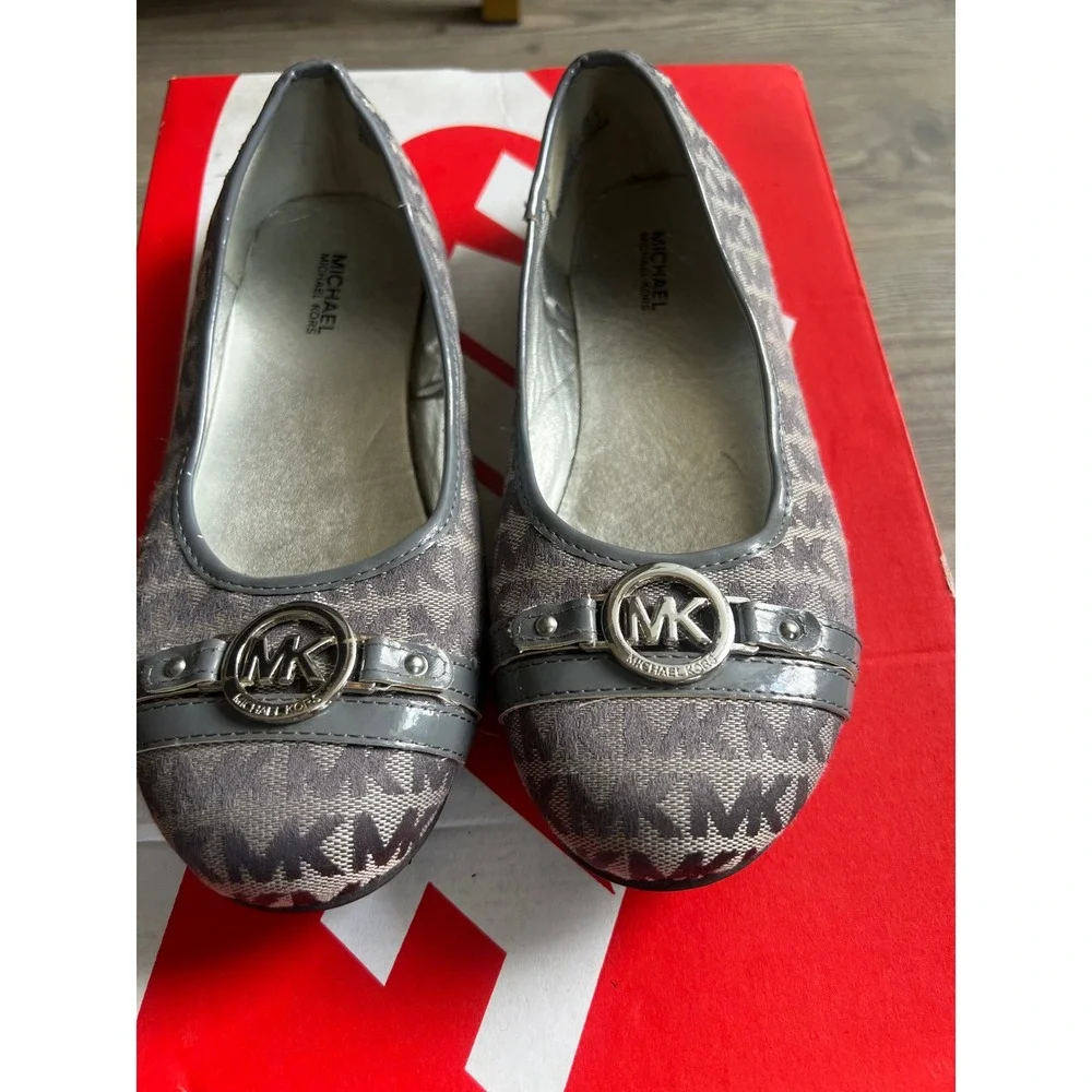 Michael Kors Tori Drew 2 Girls Grey Ballet Flats Size 4
